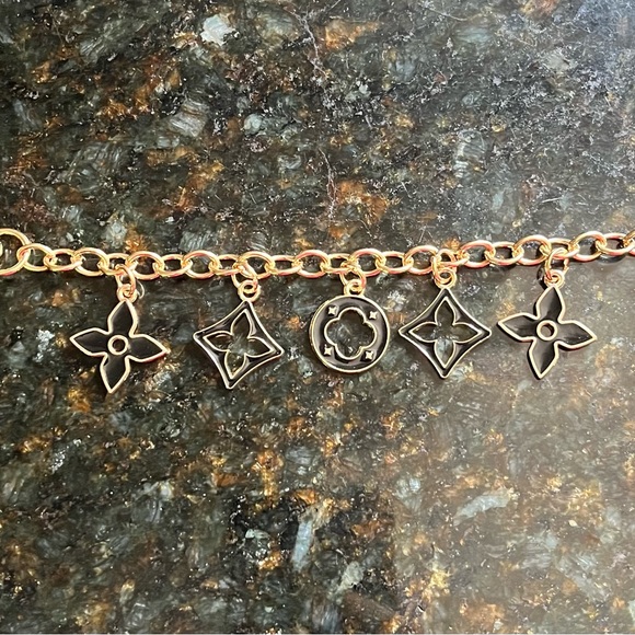 Luxury Floral clover gold purse chain accent black / gold design easy clip on 8” - Picture 3 of 4